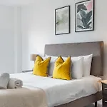 42 Gate - 24-hour Gym Access Included! 요크