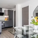 42 Gate - Gym Included *