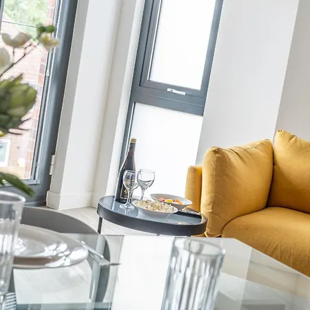 42 Gate - Gym Included * York