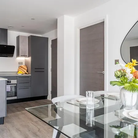 42 Gate - Gym Included *