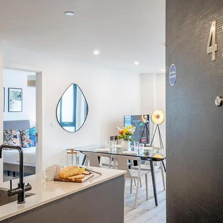 42 Gate - 24-hour Gym Access Included! York