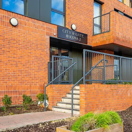 42 Gate - 24-hour Gym Access Included! * York