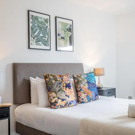 42 Gate - Gym Included York